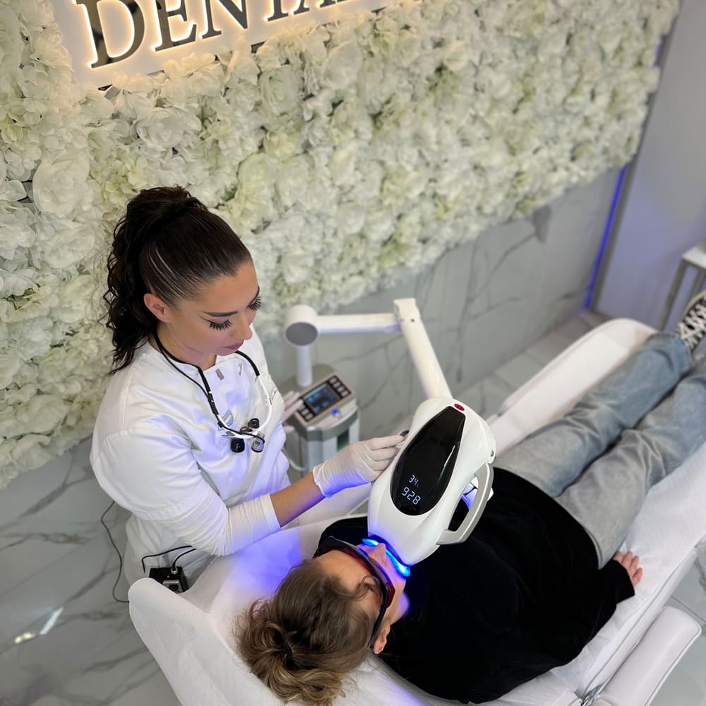 Formación intensiva de 2 días en blanqueamiento dental + curso de marketing